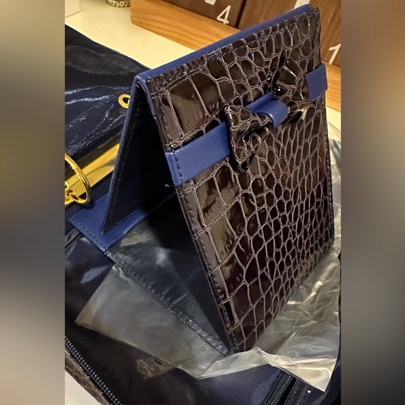 LipSense with amazing makeup case + mirror! - Picture 11 of 12